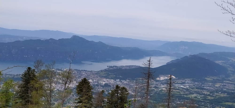 Le lac et Aix-les-Bains Le lac et Aix-les-Bains